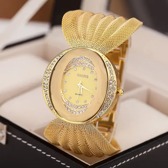 Bracelet montre élégant pour femmes avec mouvement quartz et bracelet en alliage pour diverses occasions spéciales