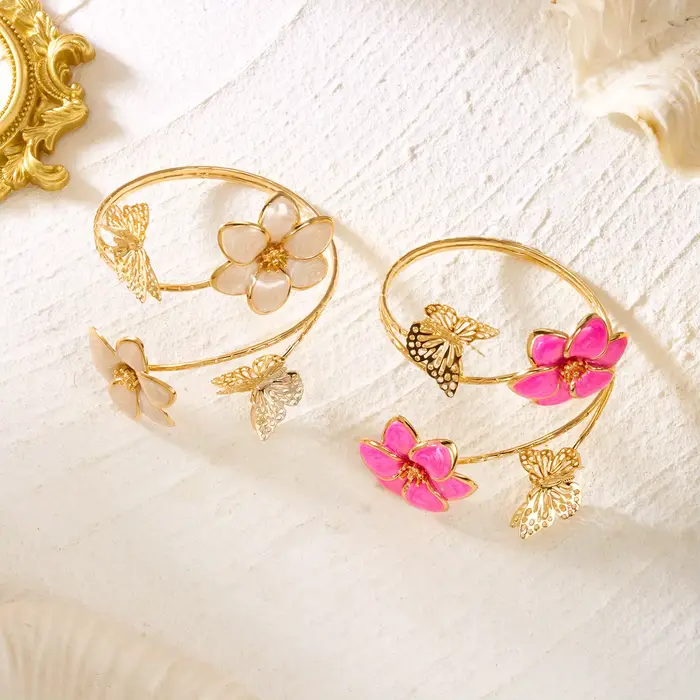 Bracelet manchette romantique en émail blanc avec fleurs et papillons pour femme