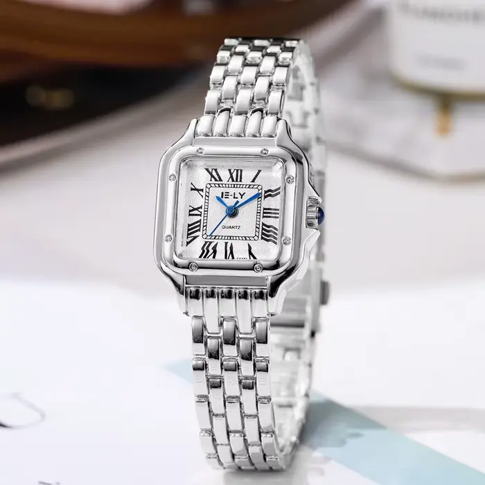Montres carrées de luxe pour femmes