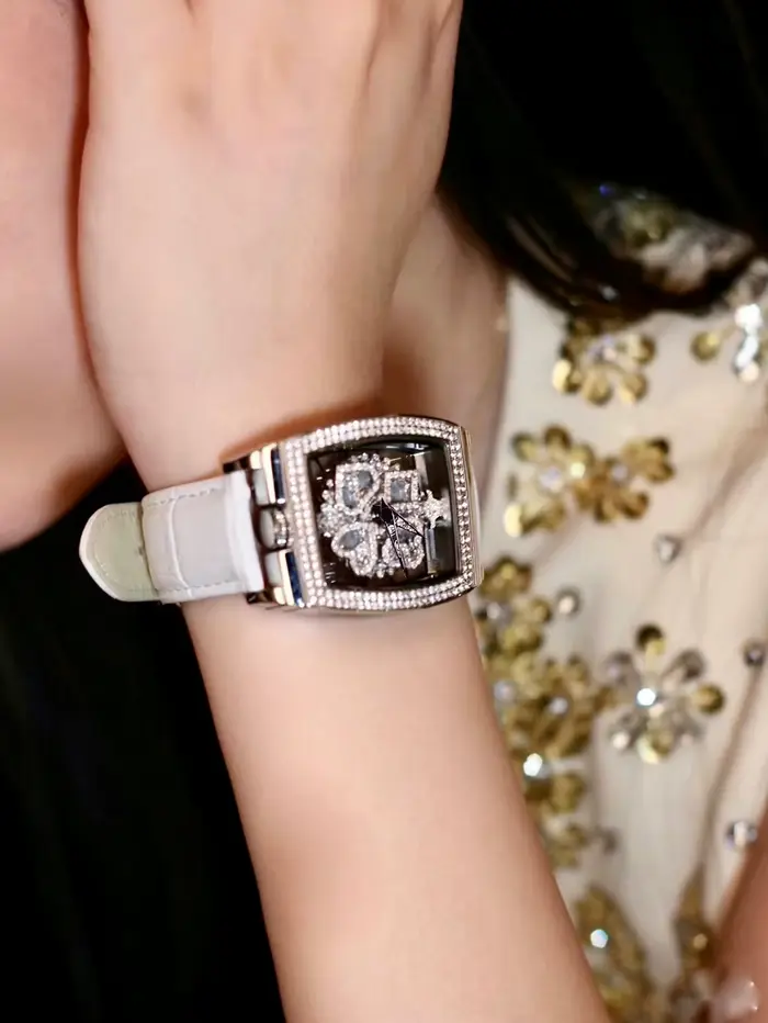 Montre en alliage avec bracelet en cuir résistante à l'eau pour femmes, élégante et sophistiquée, pour occasions spéciales et quotidienne
