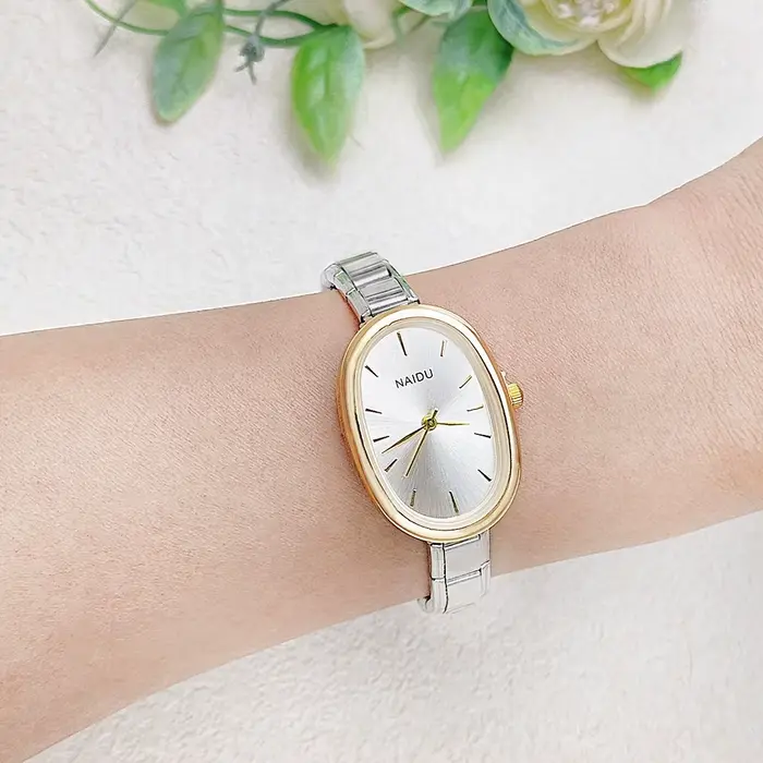 Montre-bracelet à quartz pour femmes design minimaliste tendance bracelet en acier inoxydable largeur 9mm cadeaux de fête vacances occasions spéciales