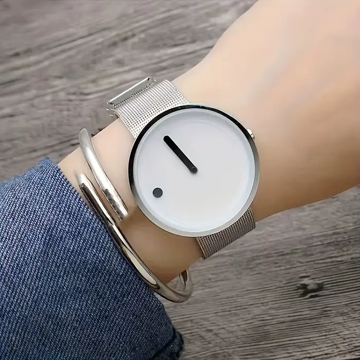 Montre au design minimaliste à pois avec une valeur esthétique élevée
