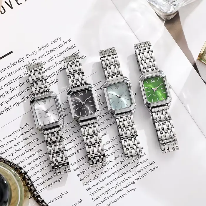 Célèbre marque femmes montre sans Logo