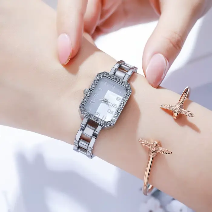 Montres de luxe pour femmes 2023 nouvelle arrivée simple carré plein diamant numérique montre à quartz or bracelet en