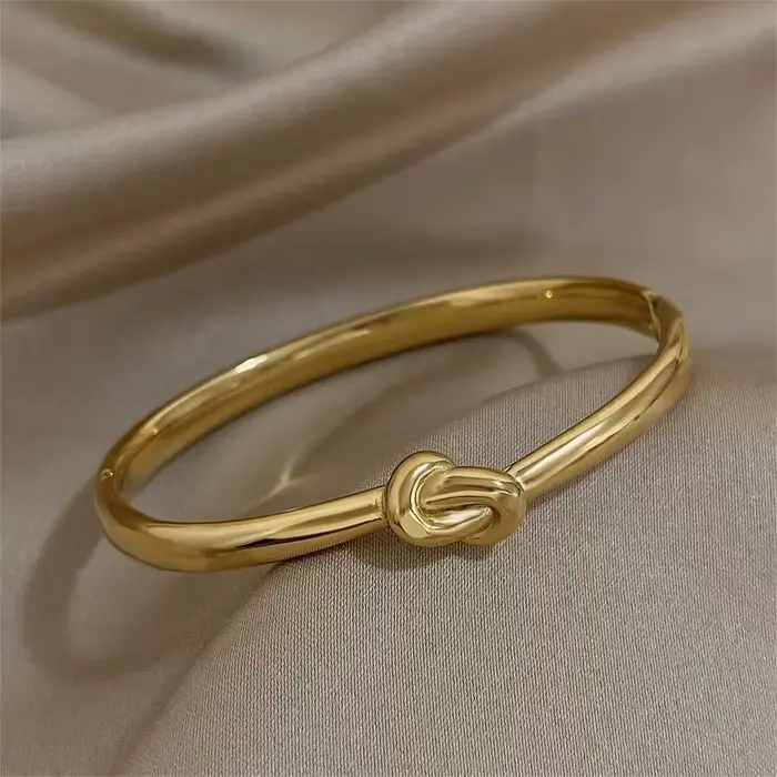 Bracelet en acier inoxydable à motif nœud