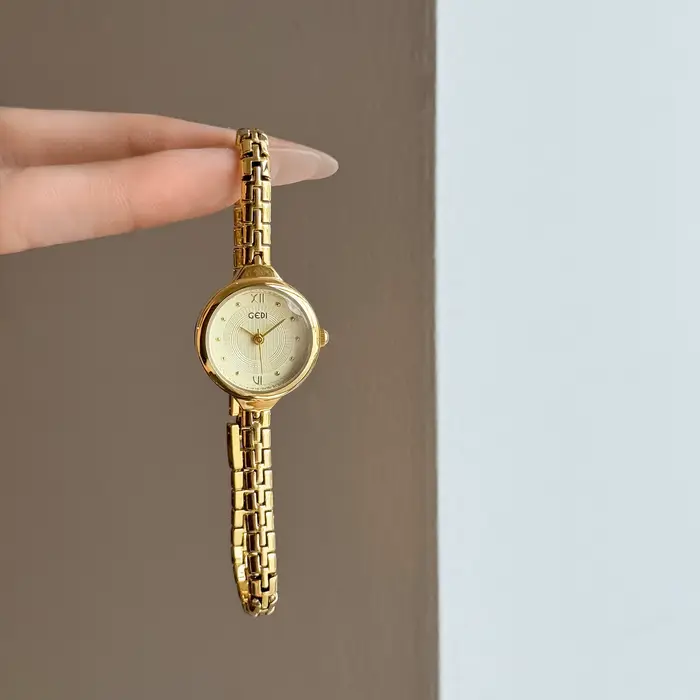 GEDI mode rétro luxe dames montre avec petit cadran rond Bracelet femmes montres et horloges à assor