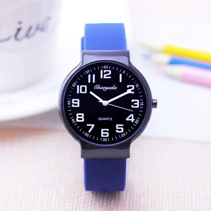 Montre homme CYD CHAOYADA avec bracelet en silicone résistant à l'eau pour hommes élégants et sportifs occassions multiples