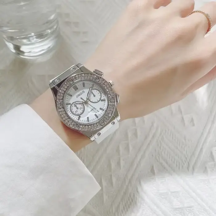 Montres à quartz en caoutchouc pour femmes