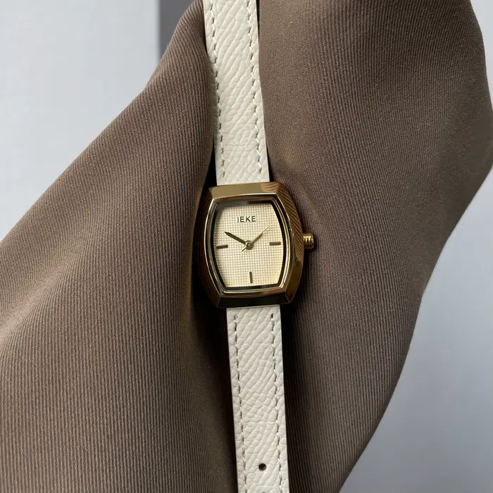 Montre rétro design artistique pour femmes