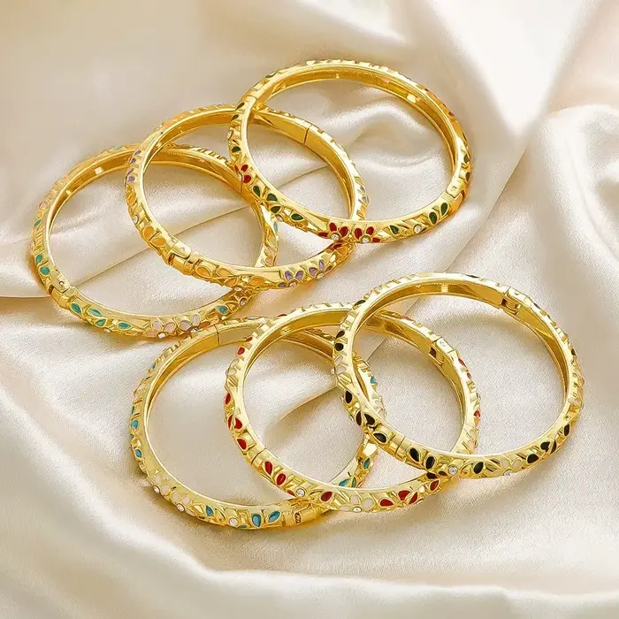 Bracelet jonc classique en émail goutte de glace à texture florale et diamants pour femme