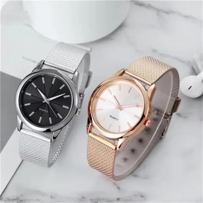 Montre pour femme élégante en argent de luxe