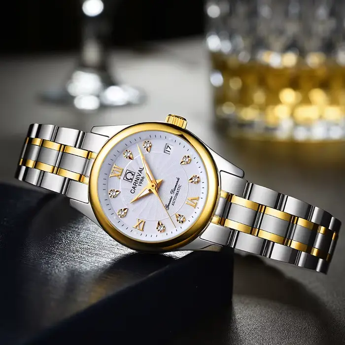 Montre habillée en saphir pour femme