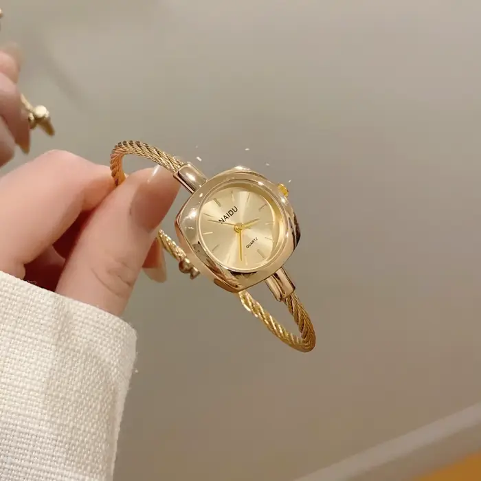 Montre-bracelet élégante pour femme avec bracelet fin doré