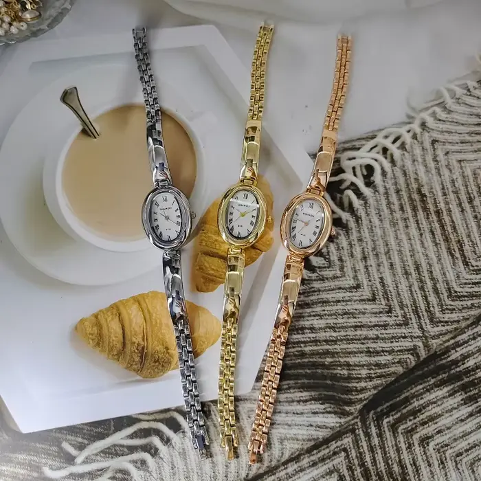 Célèbre marque femmes cadran ovale montres à Quartz de luxe dames Bracelet