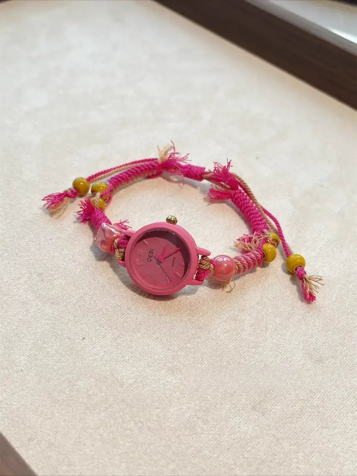 Montre de style bracelet rose rouge pour femmes élégante à offrir pour occasions spéciales haute qualité quartz luxueuse