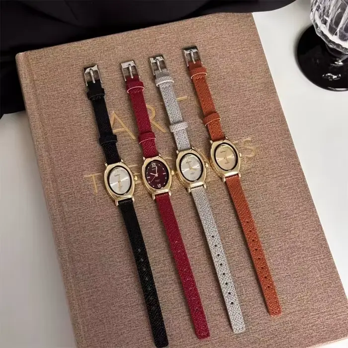 Montre femme bracelet en cuir mode quartz petite taille boîtier ovale élégance professionnelle et soirées