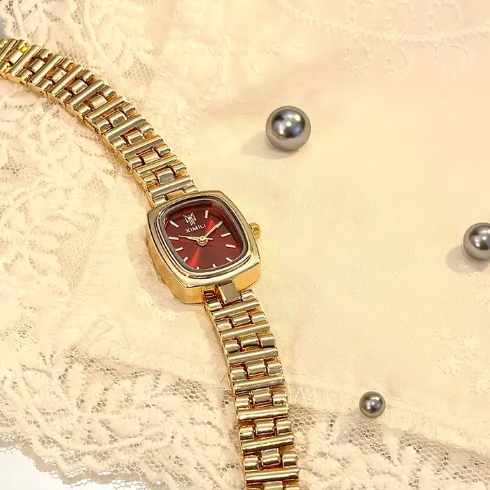 Nouvelle montre dorée vintage de style coréen pour femmes
