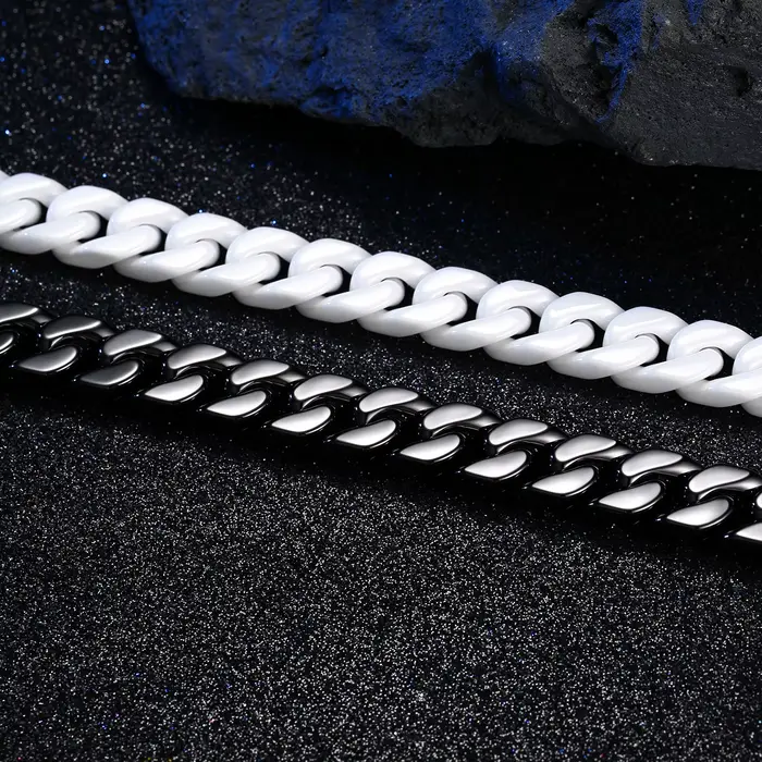 Bracelet en céramique à maillons cubains pour homme hypoallergénique jet noir blanc audacieux confortable pour tous les jours