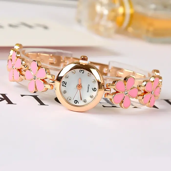 Montre-bracelet quartz pour femme élégante et polyvalente style vintage cadeau pour femmes occassions spéciales quartz analogique-digital bracelet acier argenté