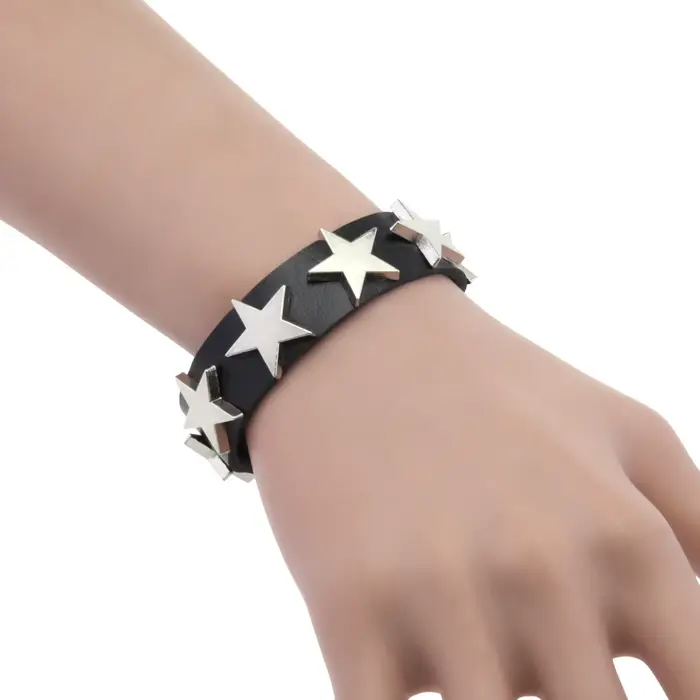 Bracelet style punk étoile