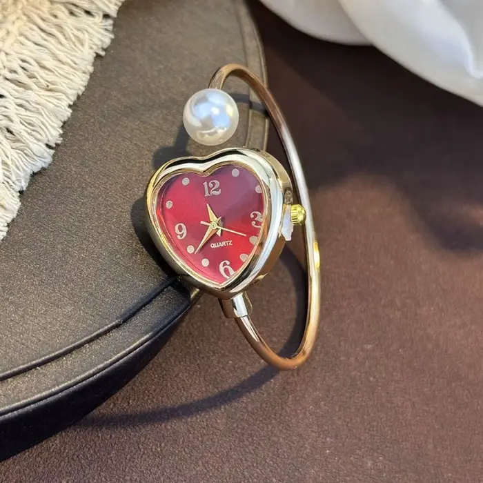 Montre élégante à cadran en forme de cœur avec perles