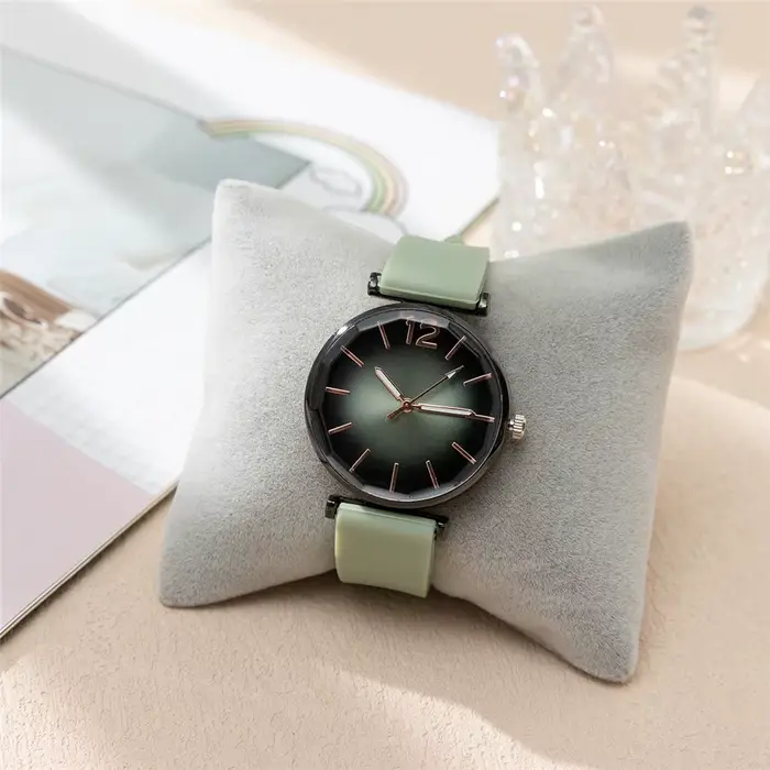Montre Femme Élégante Vert Dégradé Boîtier Noir Bracelet Silicone Montre à Quartz Occasions Spéciales Femmes Casual Chic