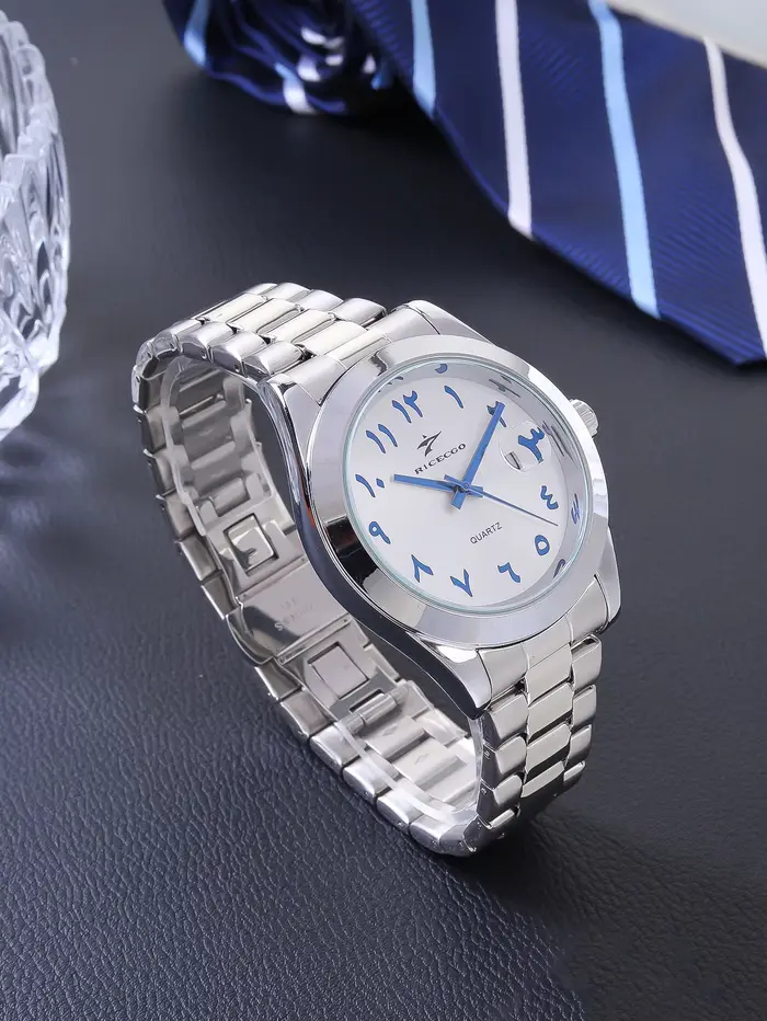 Une montre-bracelet à quartz avec un bracelet en acier inoxydable et un cadran personnalisé
