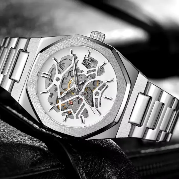 Montre squelette classique Forsining automatique pour hommes avec aiguilles lumineuses et bracelet en acier inoxydable pour occasions spéciales