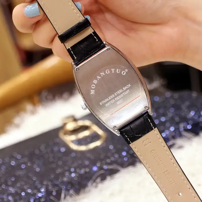 Montre DRNATA Quartz Tonneau avec Cadran Diamant Glacé Luxe pour Hommes Occasions Spéciales Élégante Bracelet Cuir Véritable