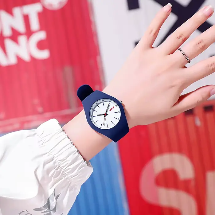 Montre TPW Quartz pour Femmes Bracelet en Silicone Résistante à l'Eau Occasions Spéciales Elégante à Offrir