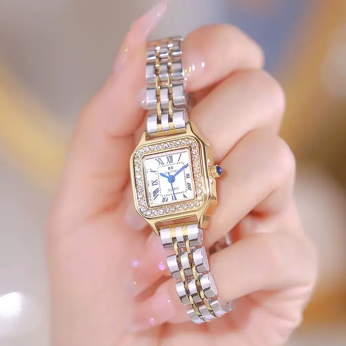 Montre-bracelet carrée en acier inoxydable pour femme résistante à l'eau avec bracelet ajustable pour occasions spéciales et mode