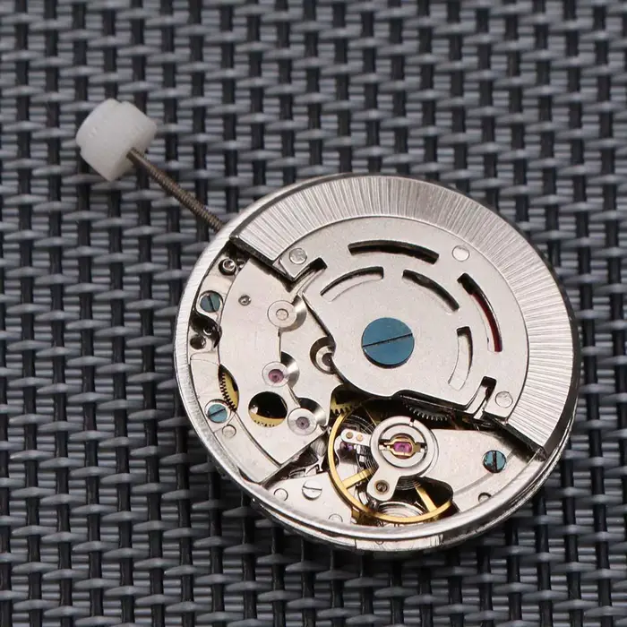Mouvement de montre mécanique 2813 avec calendrier simple pour montres automatiques à offrir pour homme et femme pour différentes occasions
