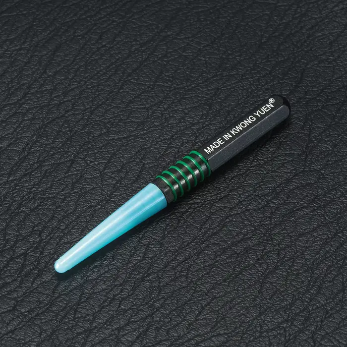 Stylo à huile pour entretien de montre
