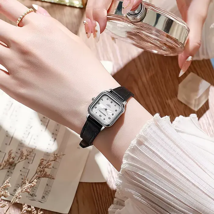 Montre carrée pour femme