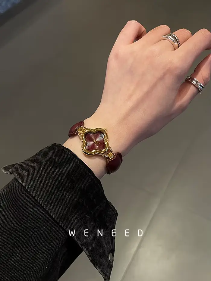 Nouvelle montre pour femme rouge