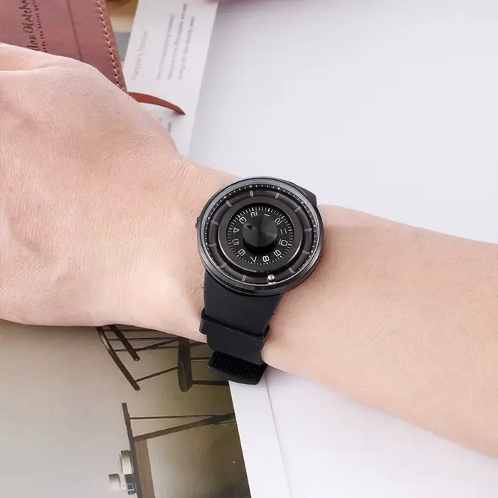 Montre inhabituelle pour hommes pointeur perlé montre-bracelet à Quartz homme horloge mâle Relogio Masculino Style noir