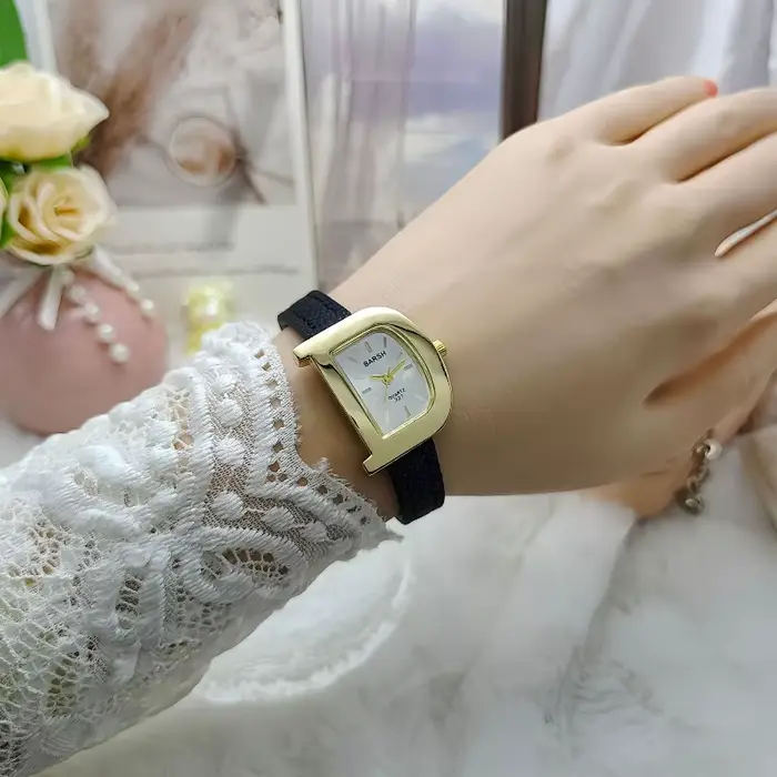 Montre à cadran de style D pour femmes