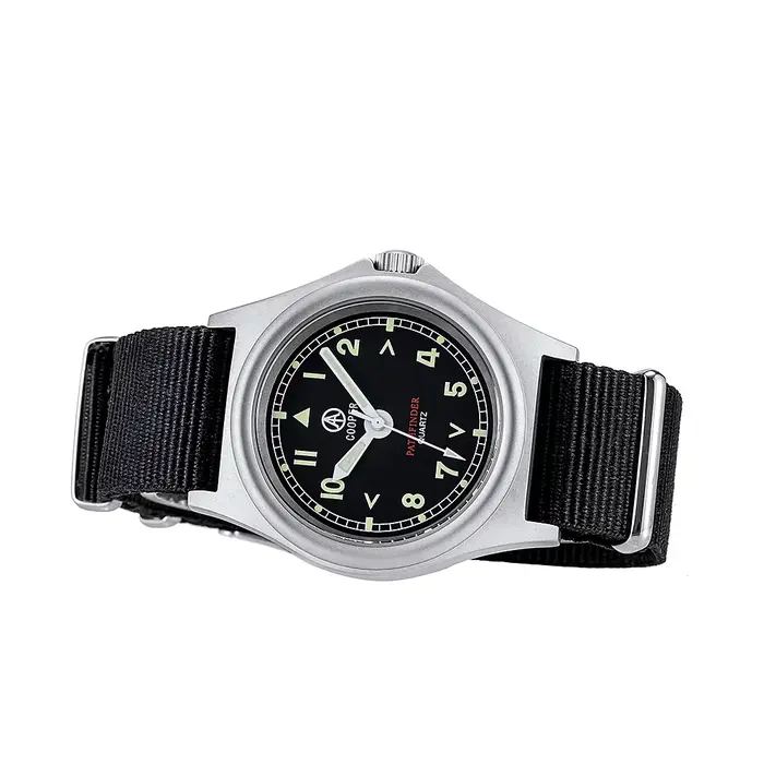 Montre à quartz en acier mat étanche