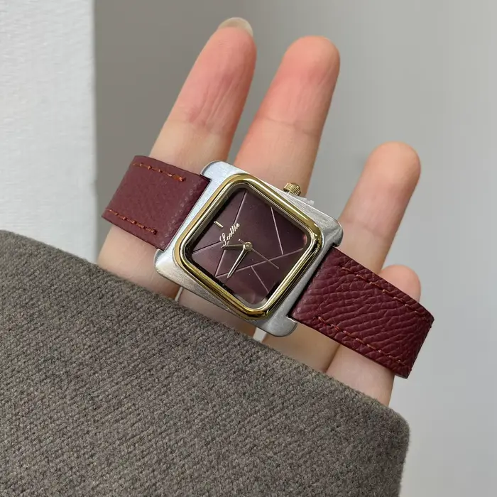 Montre bordeaux en cuir de qualité supérieure