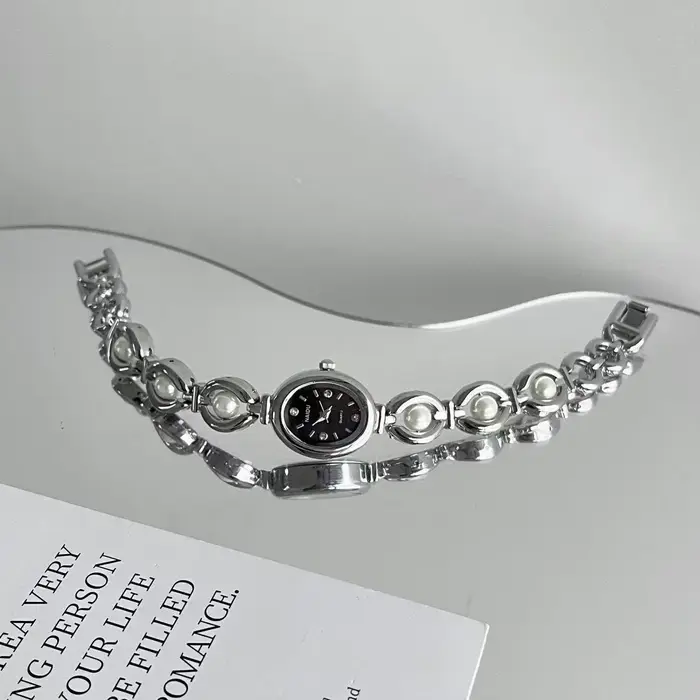 Nouvelle offre spéciale ovale belles dames Vintage montres pour femme fille étudiant mignon élégant petites femmes