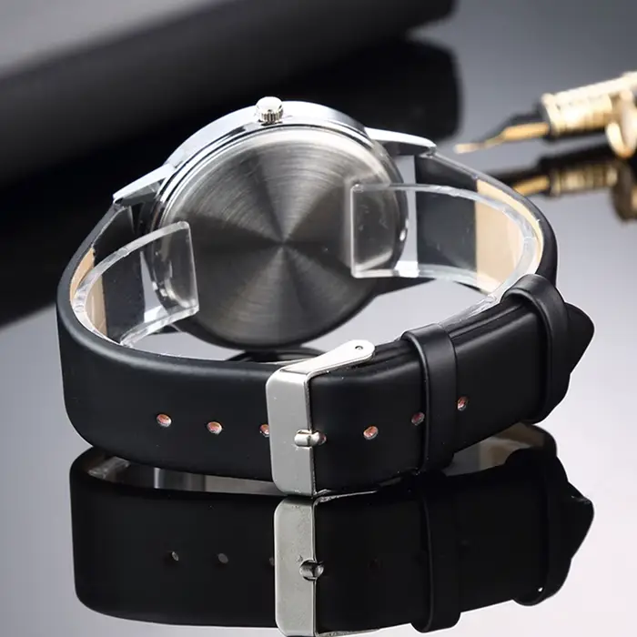 Montre à quartz analogique minimaliste pour hommes et femmes