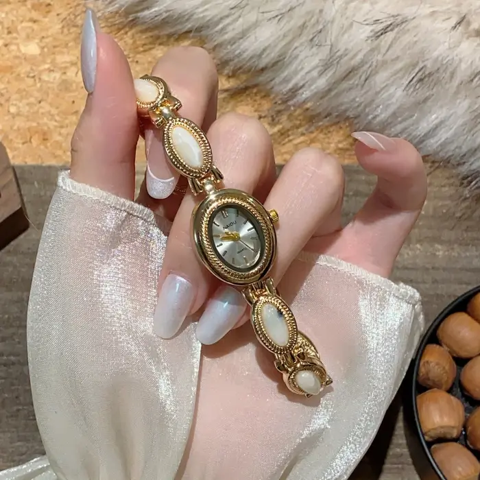 Montre à bracelet incrusté de pierres artificielles pour femmes