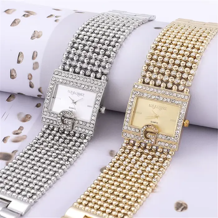 Montres carrées simples en or pour femmes