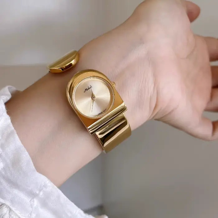 Montre de luxe en alliage avec mouvement quartz résistante à l'eau pour femmes occasions spéciales élégantes à offrir