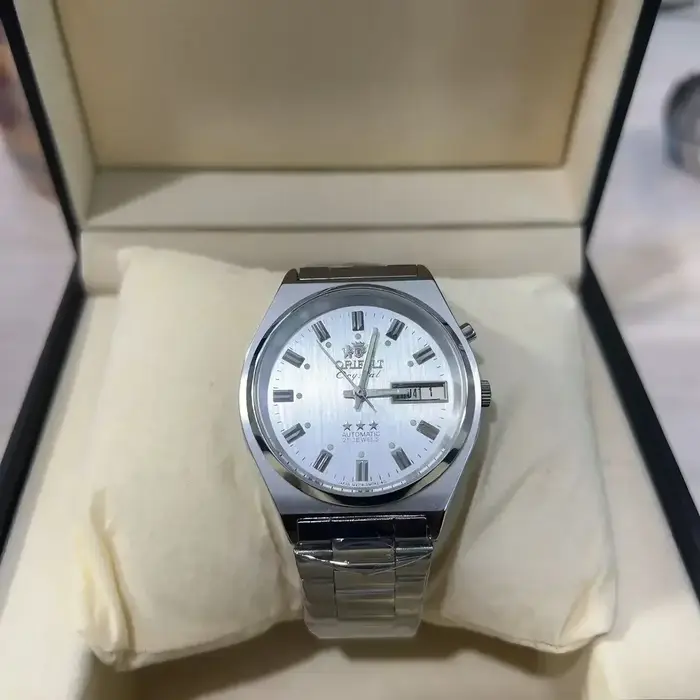 Montre Orient 118A, mouvement japonais