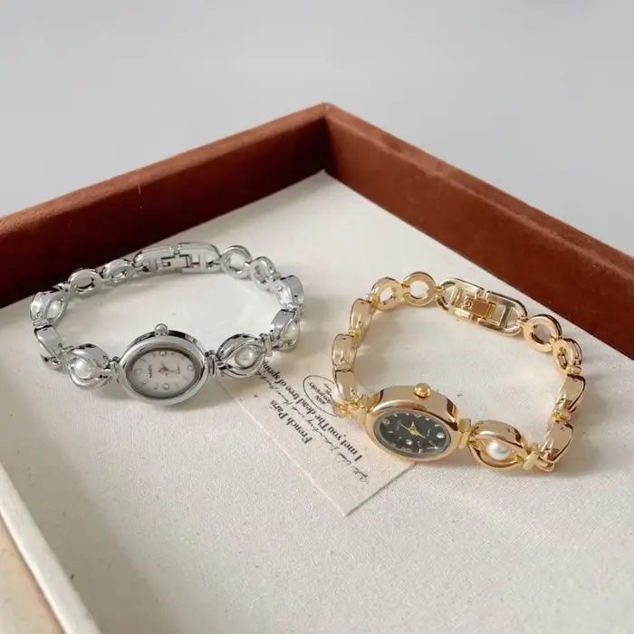 Nouvelle offre spéciale ovale belles dames Vintage montres pour femme fille étudiant mignon élégant petites femmes