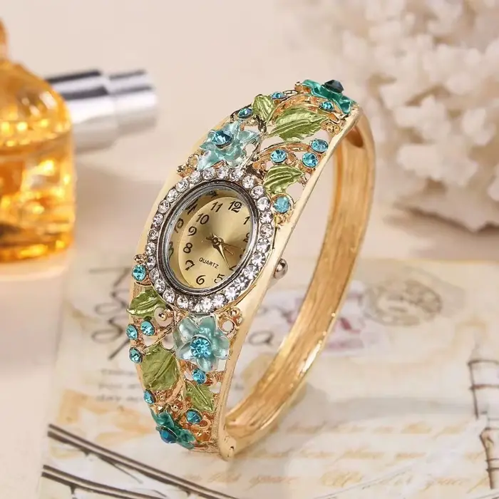 Montre vintage riche en fleurs