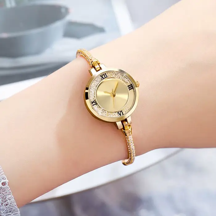 Montre à fouet haut en acier inoxydable pour femme