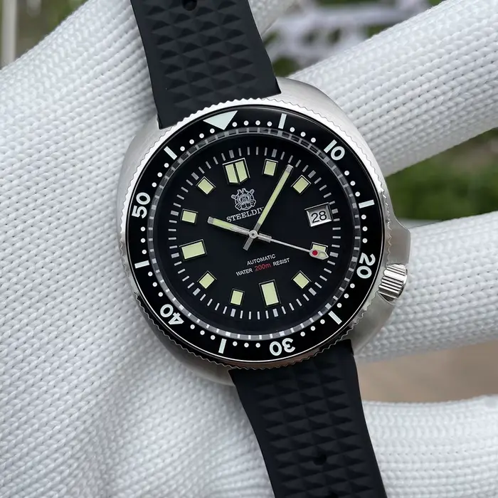 Montre de plongée automatique STEELDIVE SD1970, design populaire, boîtier de 43,8 mm, lunette en cér