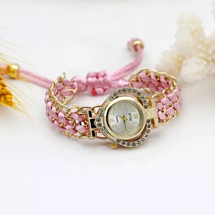 Montre-bracelet tricotée à la main pour femme